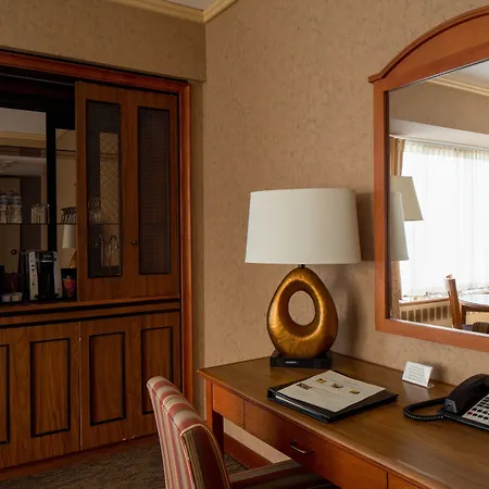 The Hotel Captain Cook-3
