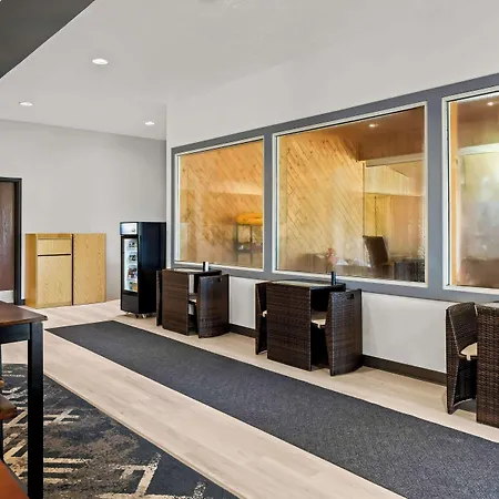 Americas Best Value Inn & Suites - Tahquamenon Country-3