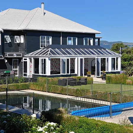Black Swan Lakeside Boutique Hotel-2