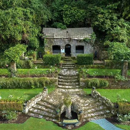 Black Swan Lakeside Boutique Hotel-3