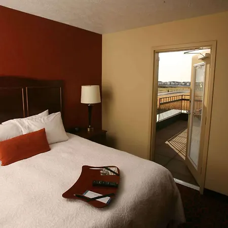 Hampton Inn & Suites Fargo Medical Center-3