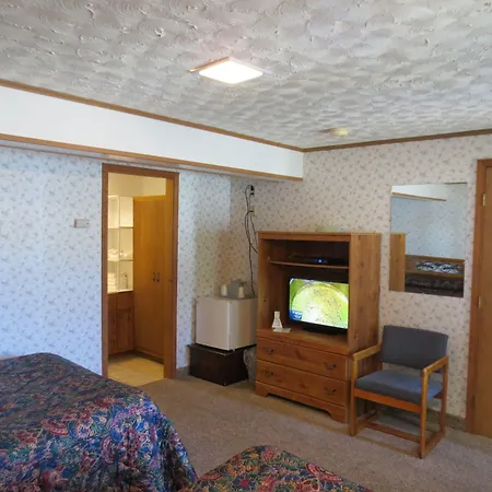 Lake 'N Pines Motel-3