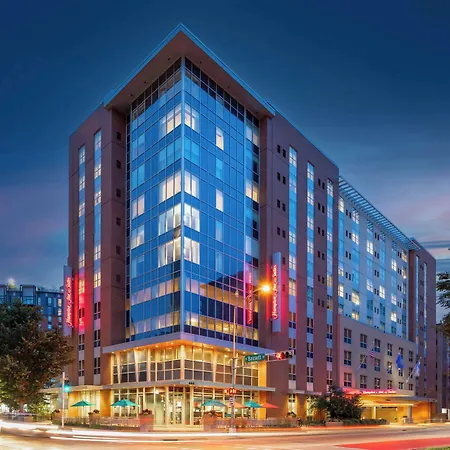 Hampton Inn & Suites Madison Downtown-3