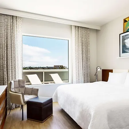 Hampton Inn & Suites Santa Monica-3