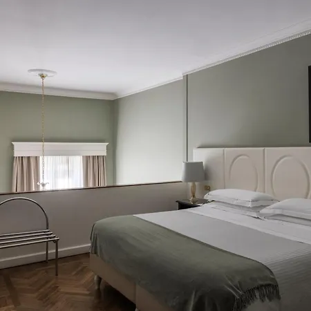 Plaza Hotel Lucchesi-3