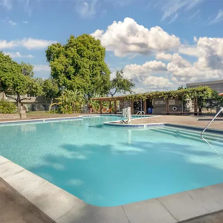Best Western Plus Garden Court Inn-2