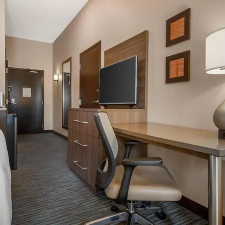Comfort Inn & Suites Airport North-2
