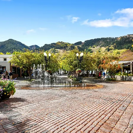 Aspen Square Condominium Hotel-3