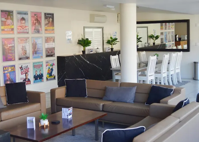 Cheap hotel: Cosmopolitan Hotel And Apartments