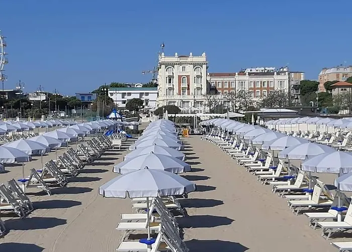 Hotel with pool: Grand Hotel Cesenatico