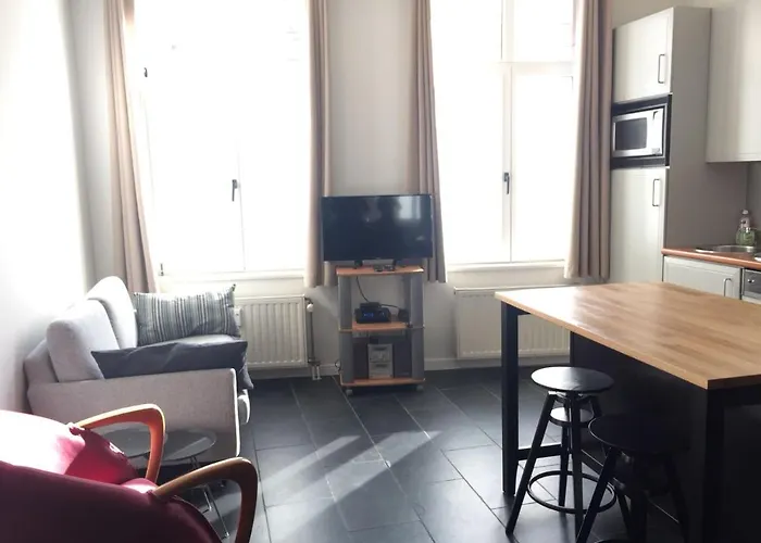 Hotel near College: Grand Place Apartment