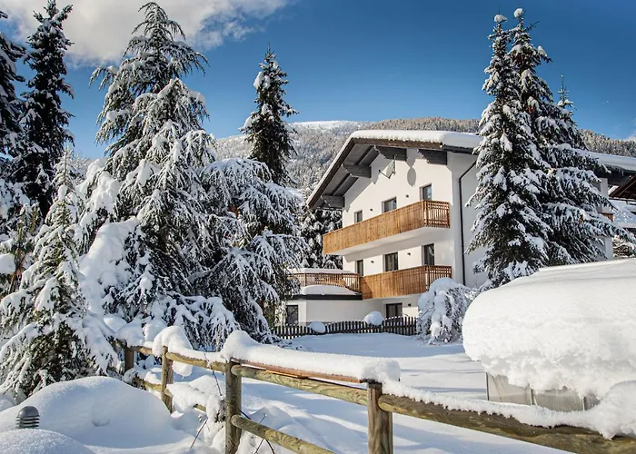 Hotel dichtbij College: Rmg Roses Apartments