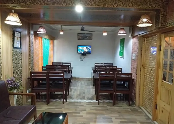 Hotel Kashmir Inn