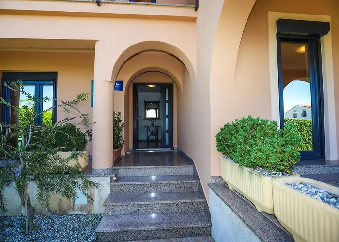  s Villa Irena