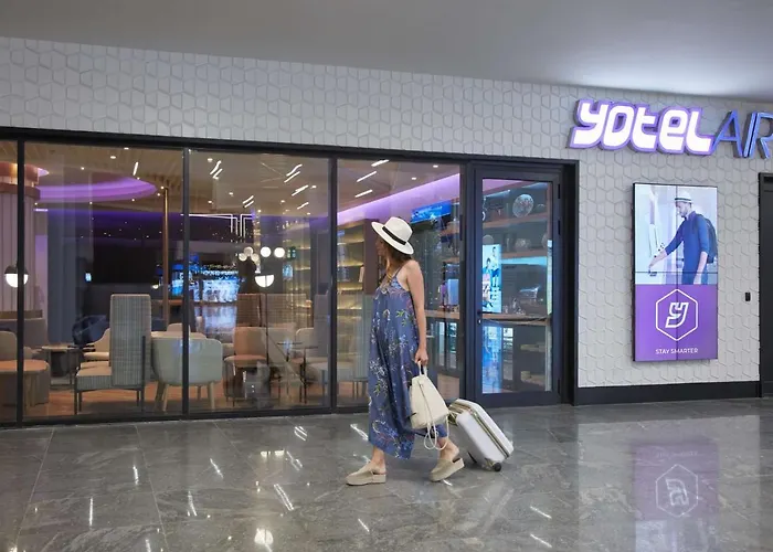 Hotel con vista: Yotelair Istanbul Airport, Duty Free - International Transit Area