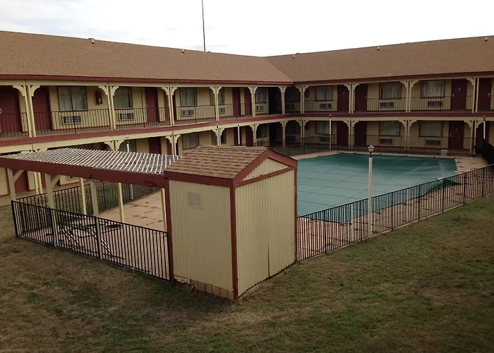 Cheap hotels Hometown Inn And Suites Elk City