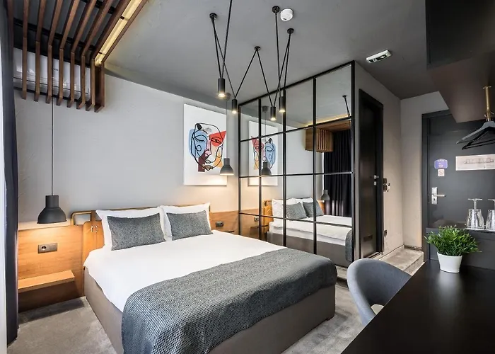 7 Rooms Suites