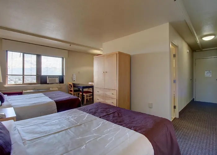 Inlet Tower Hotel & Suites