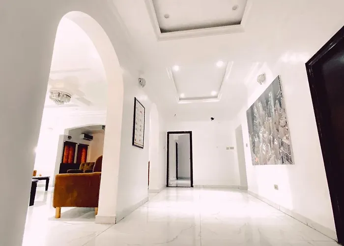 Royal Court Lounge & Boutique Hotel