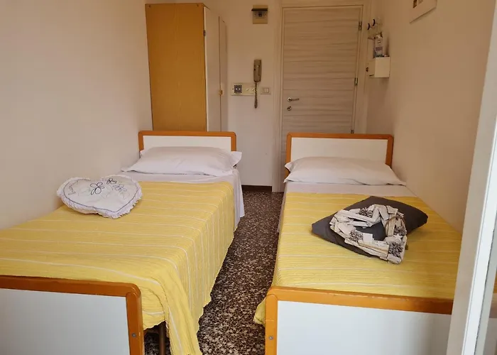 Hotel vicino al College: Hotel Marconi Miramare