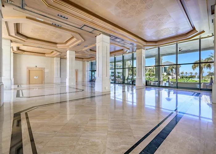 Las Arenas Balneario Resort