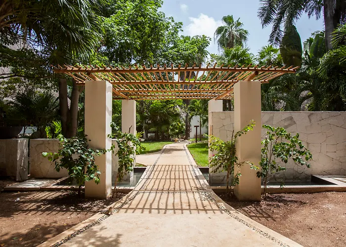 Mahekal Beach Front Resort&Spa