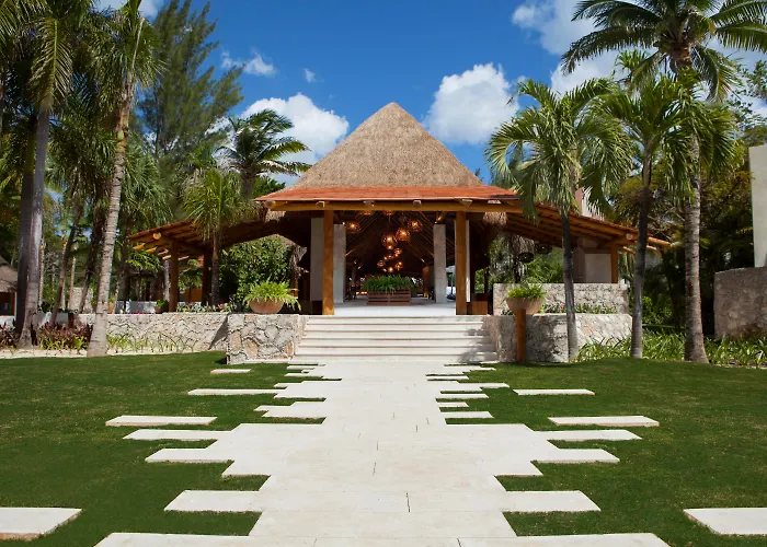 Mahekal Beach Front Resort&Spa