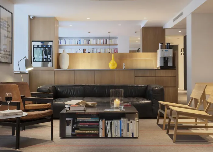 Beach hotel: 9Hotel Opera