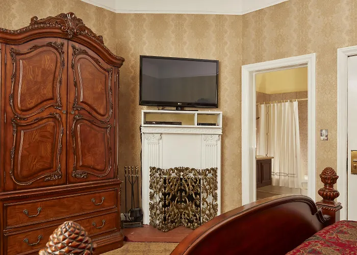 Romantic hotel: Queen Anne