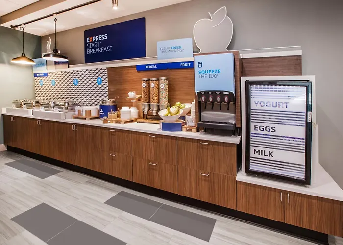 Holiday Inn Express & Suites Asheville Sw - Outlet Ctr Area By Ihg