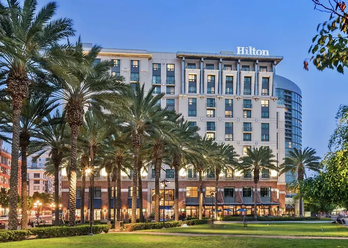 Hotel with pool: Hilton San Diego Gaslamp Quarter