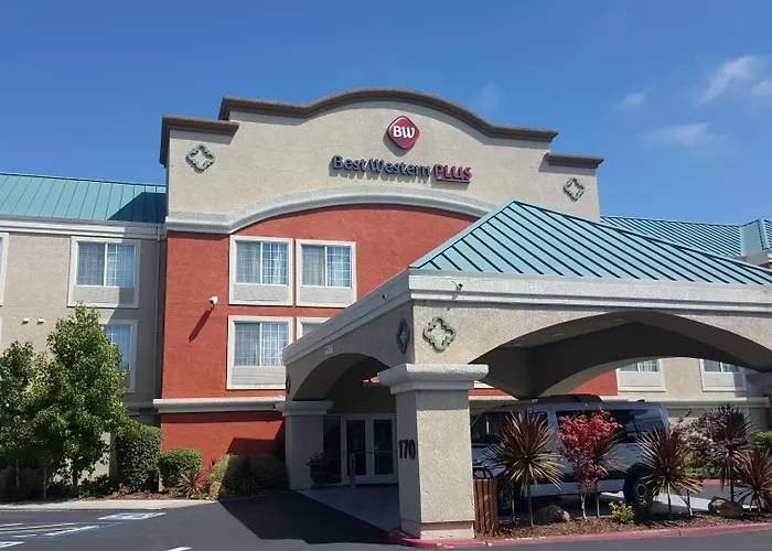Best Western Plus Airport Inn & Suites