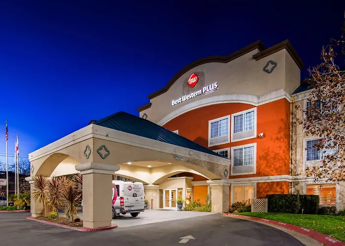 Best Western Plus Airport Inn & Suites