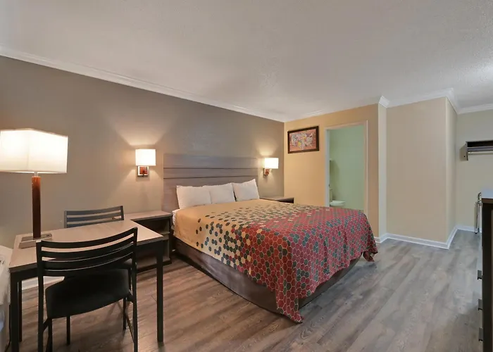 Econo Lodge Woodland Near I-5