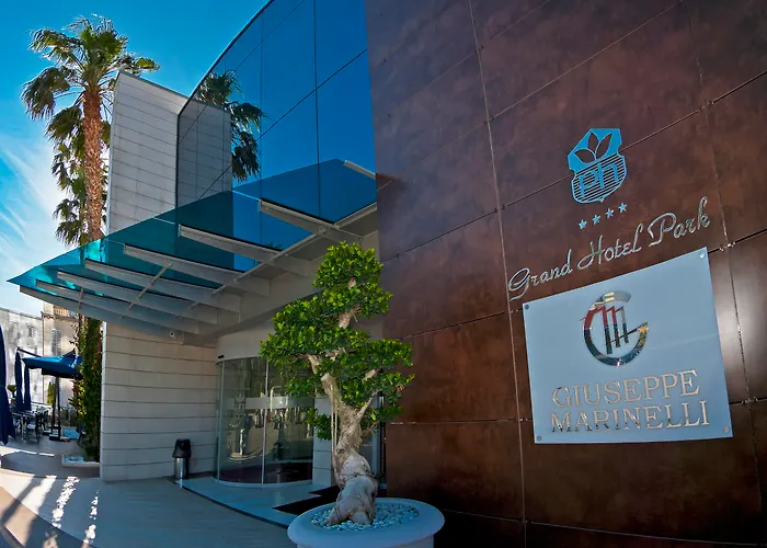 Luxury hotel only: Grand Hotel Park