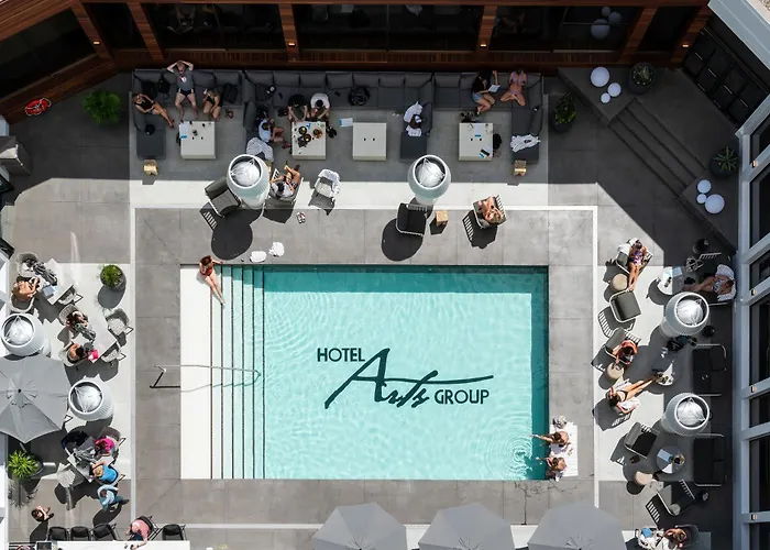 Luxury hotel only: Hotel Arts