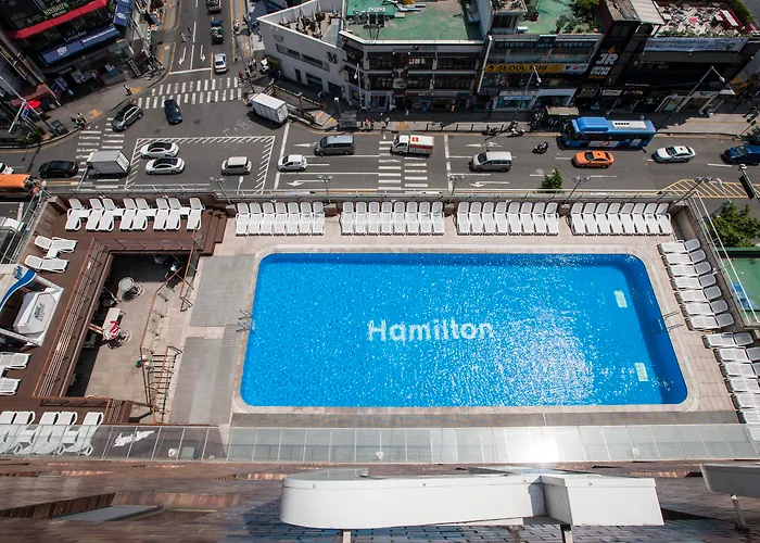Hotels with pool Hamilton