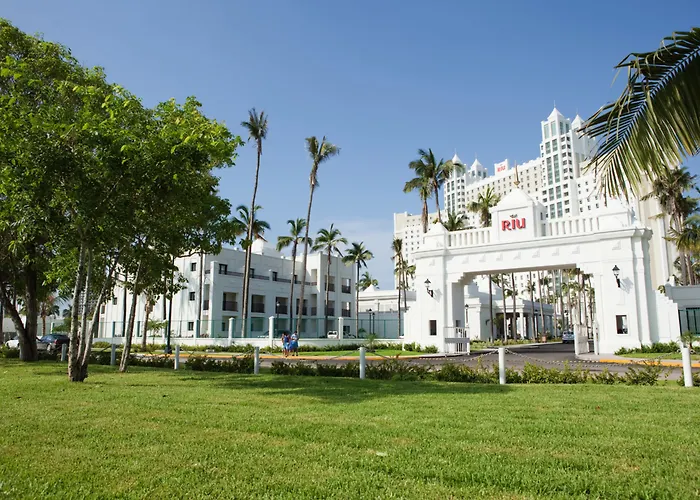 3 star hotels Riu Emerald Bay