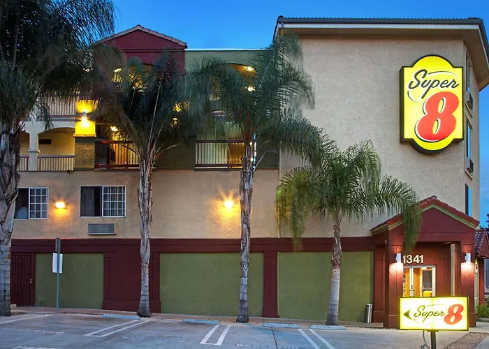 Cheap hotel: Super 8 By Wyndham Los Angeles Downtown