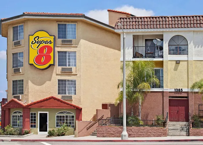 Cheap hotel: Super 8 By Wyndham Los Angeles Downtown