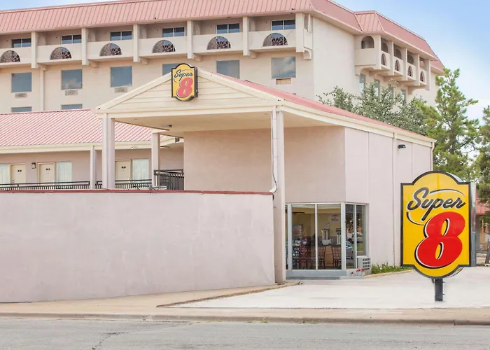 Super 8 By Wyndham Lubbock Civic Center North