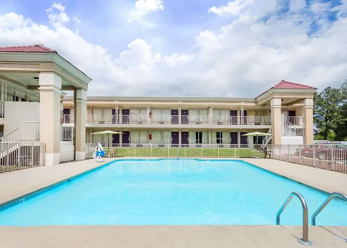 Motel: Days Inn By Wyndham Greensboro Airport