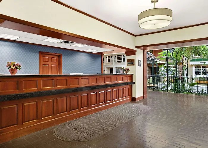 Family Hotel: Days Inn By Wyndham Penn State