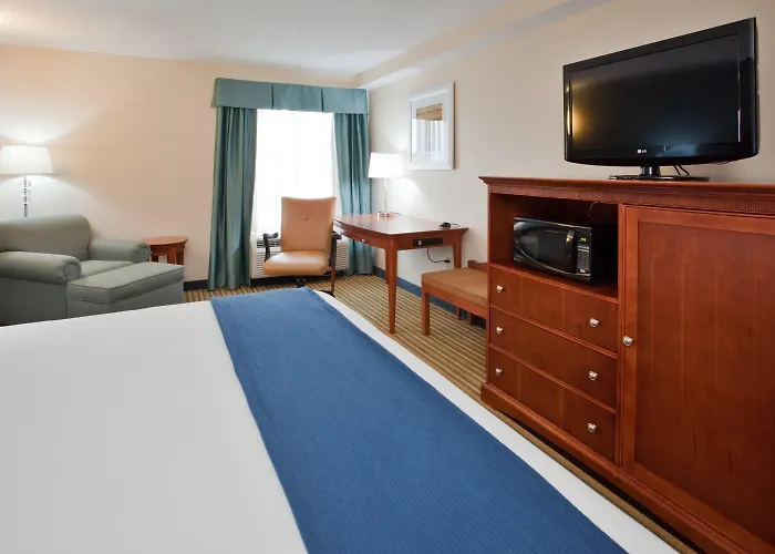 Holiday Inn Express Hotel & Suites Fredericksburg By Ihg