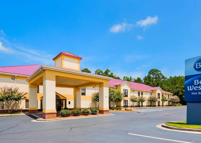 Dog friendly hotels Best Western Hiram Inn And Suites