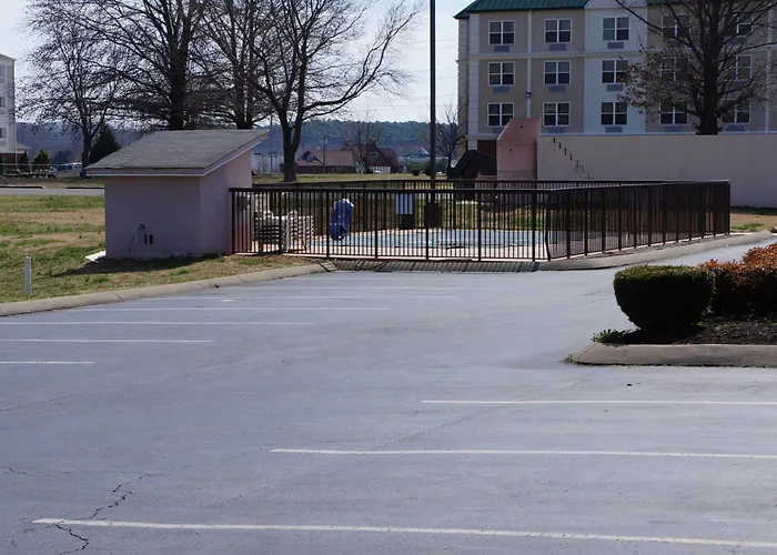 Motel: Clarksville Inn