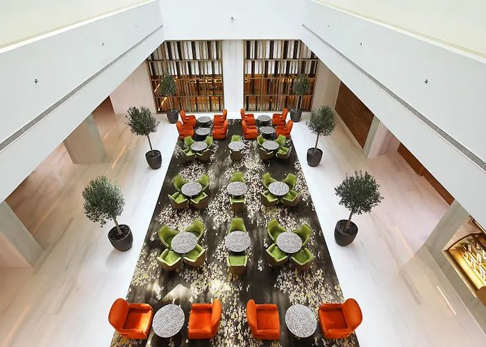 Luxury hotel only: Grand Cosmopolitan Hotel