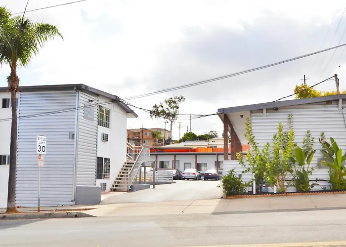 Airport Hotel: Lodge At 32Nd