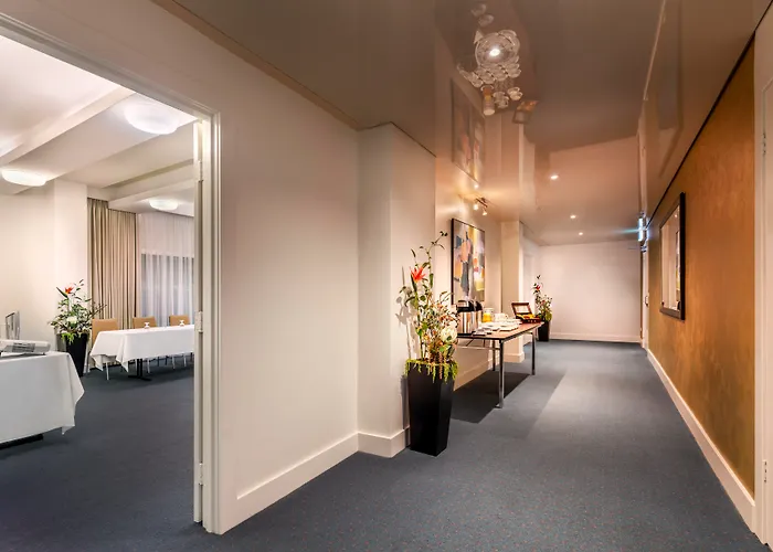 Best Western Plus Travel Inn