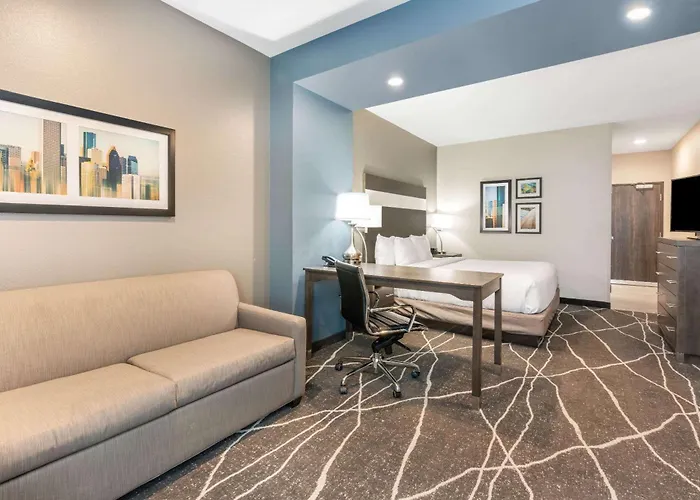 La Quinta Inn And Suites By Wyndham Houston South